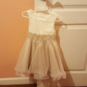Girl's dress